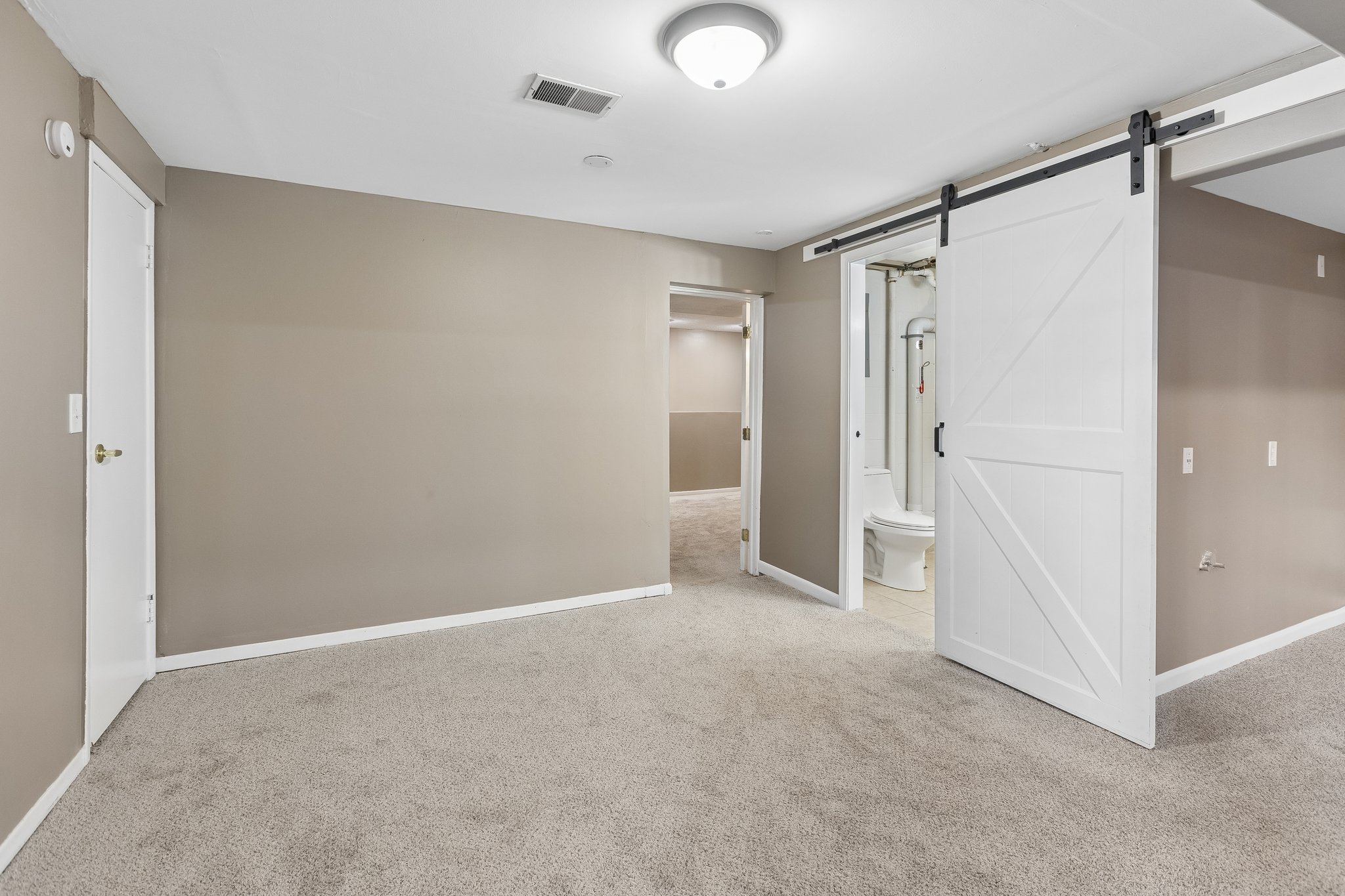 8222 Gold St_024.jpg