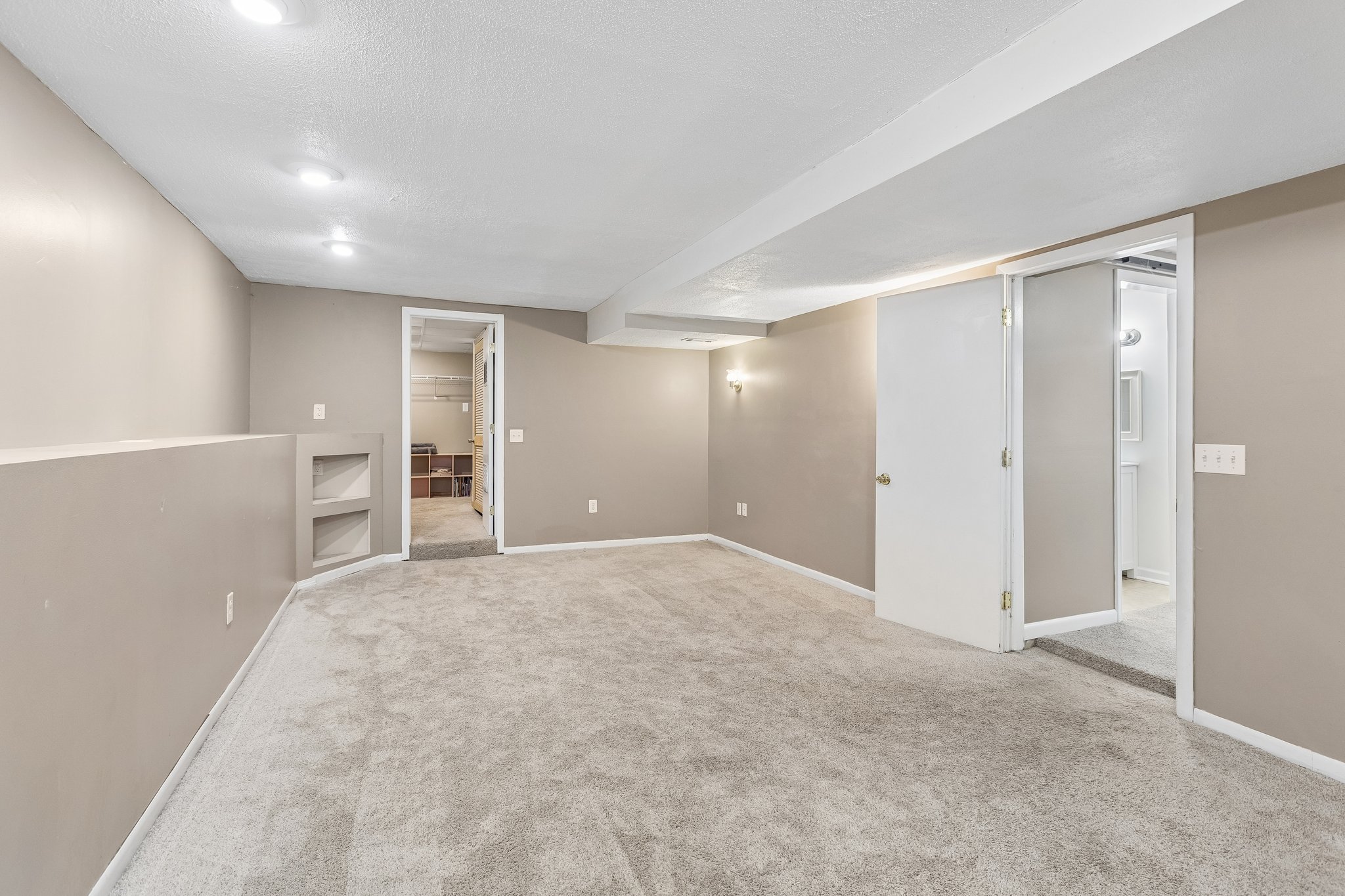8222 Gold St_027.jpg