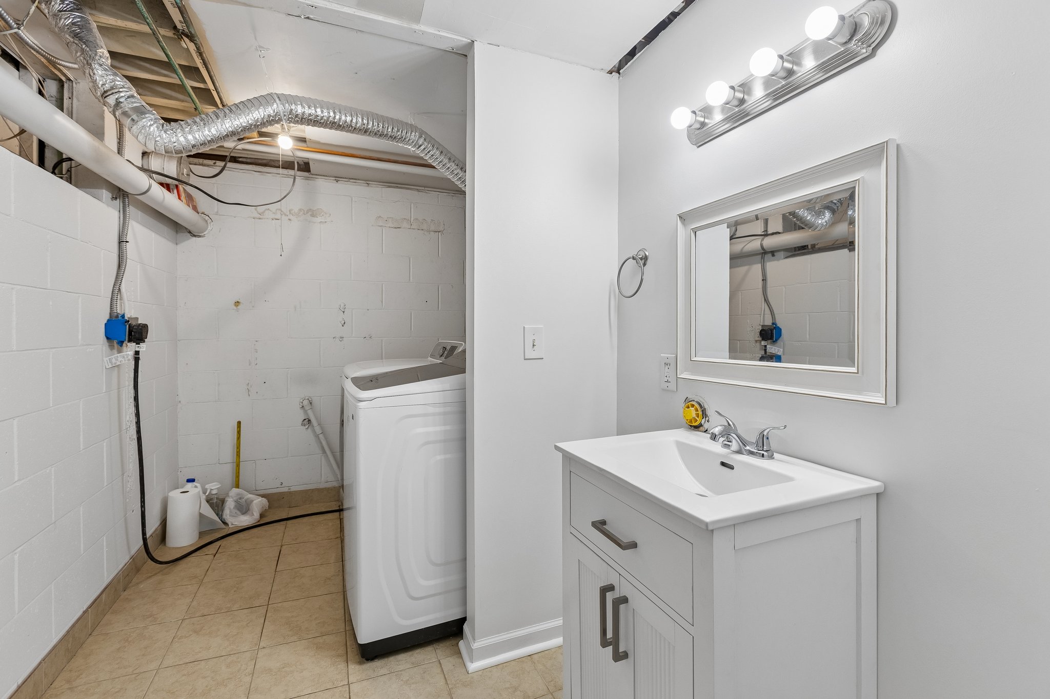 8222 Gold St_028.jpg