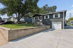 8222 Gold St_003.jpg