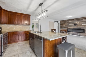 8222 Gold St_012.jpg