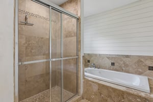 8222 Gold St_021.jpg