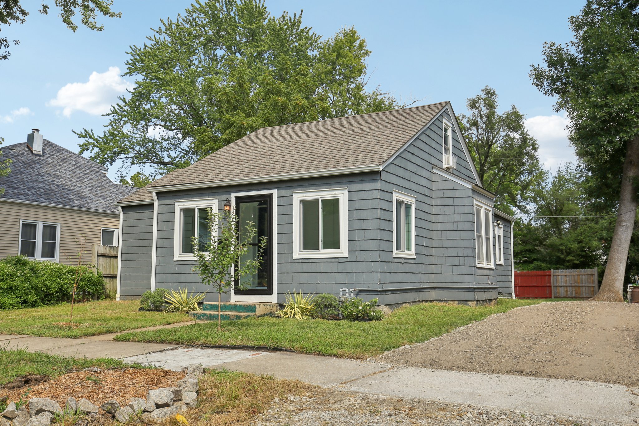 S Tremont Ave-S0309-002.jpg