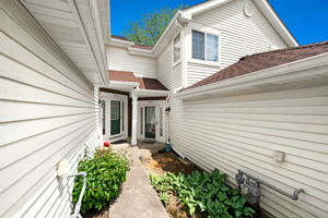 8235 Ripple Ridge, Darien, IL 60561_001