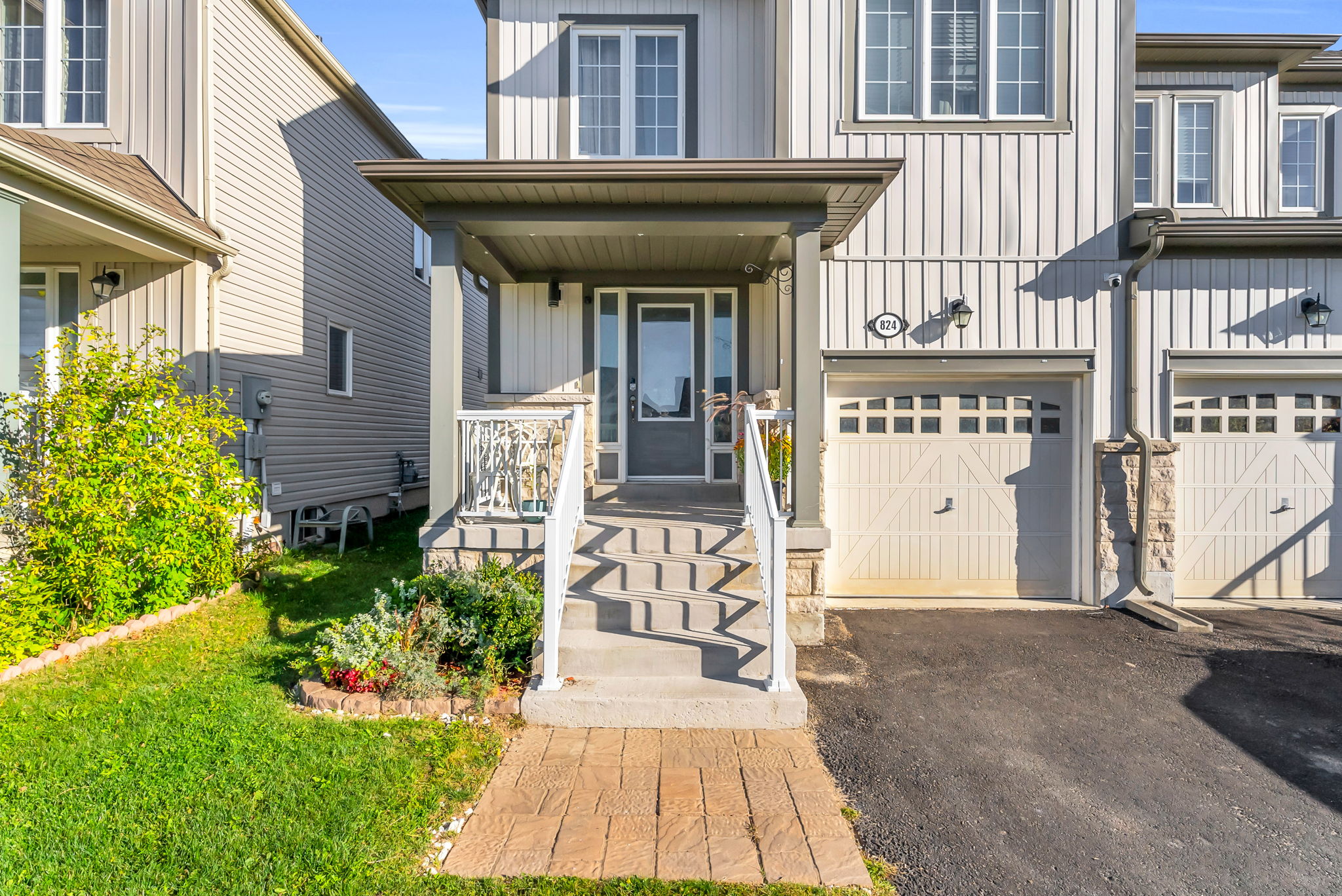 Front Porch/Entrance