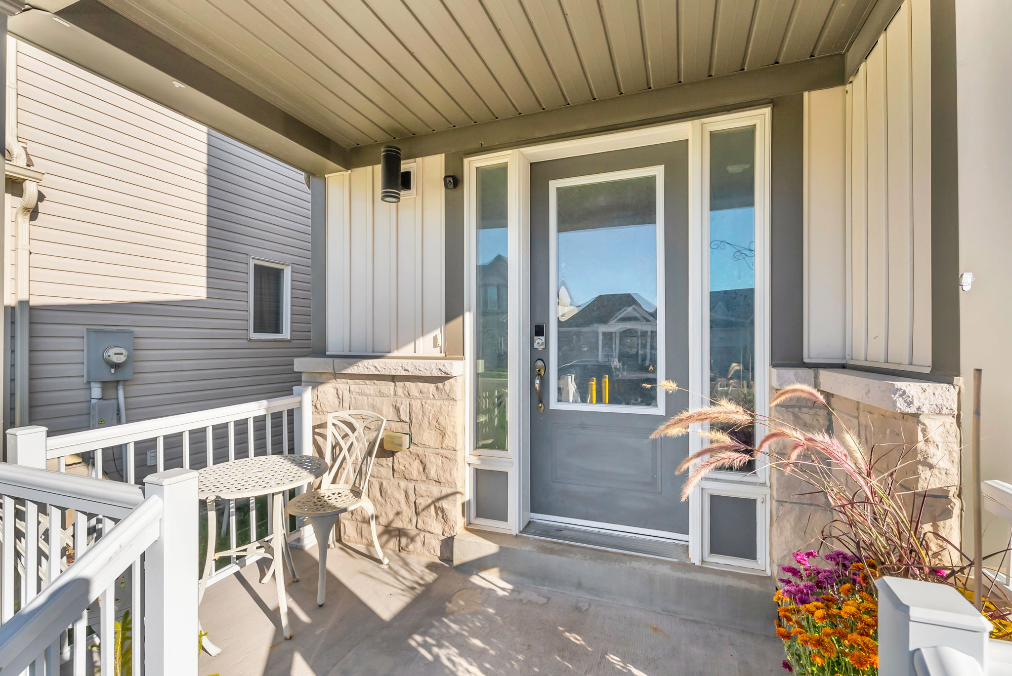 Front Porch/Entrance