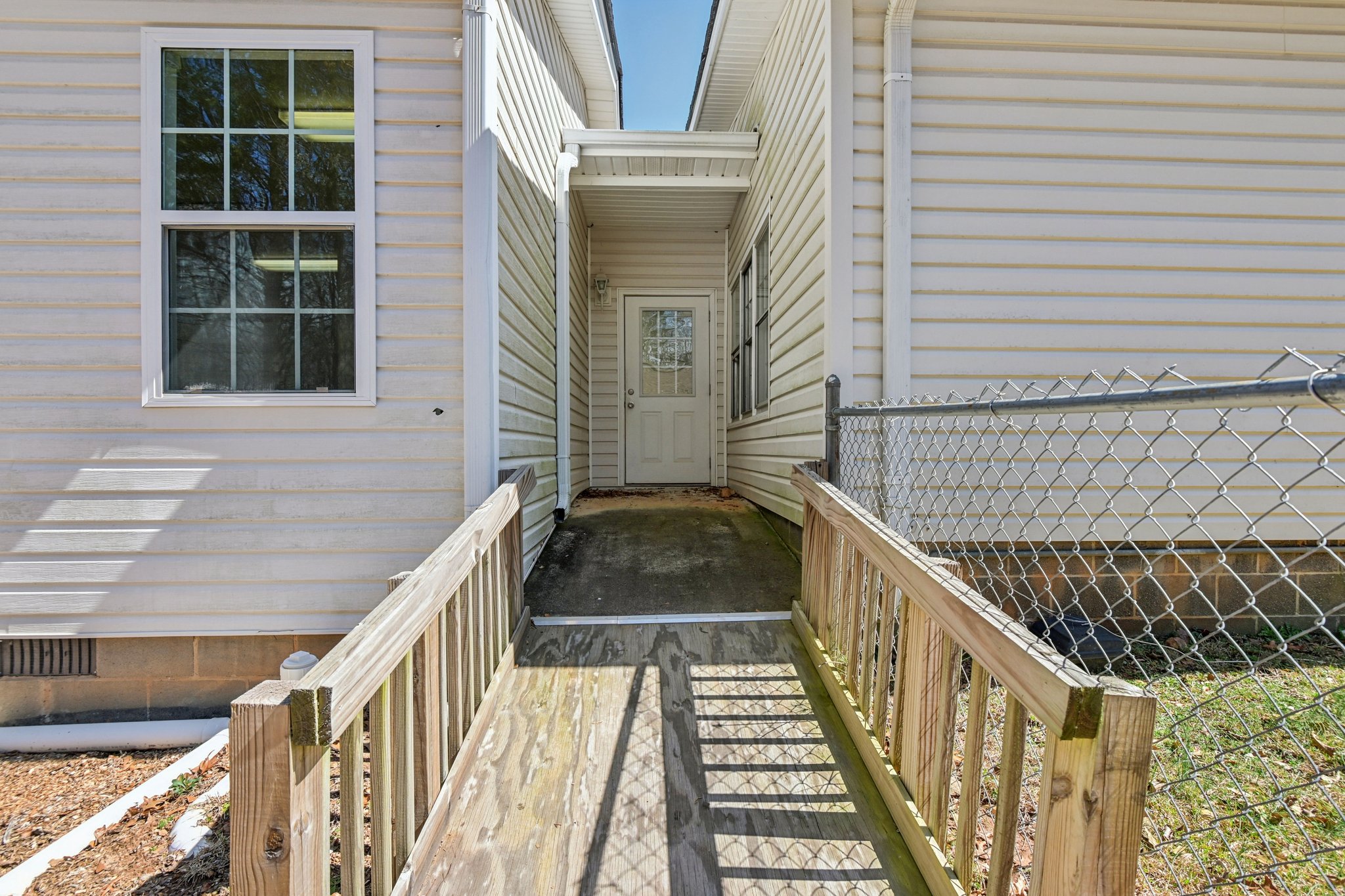 Temple Rd E-S0603-052.jpg