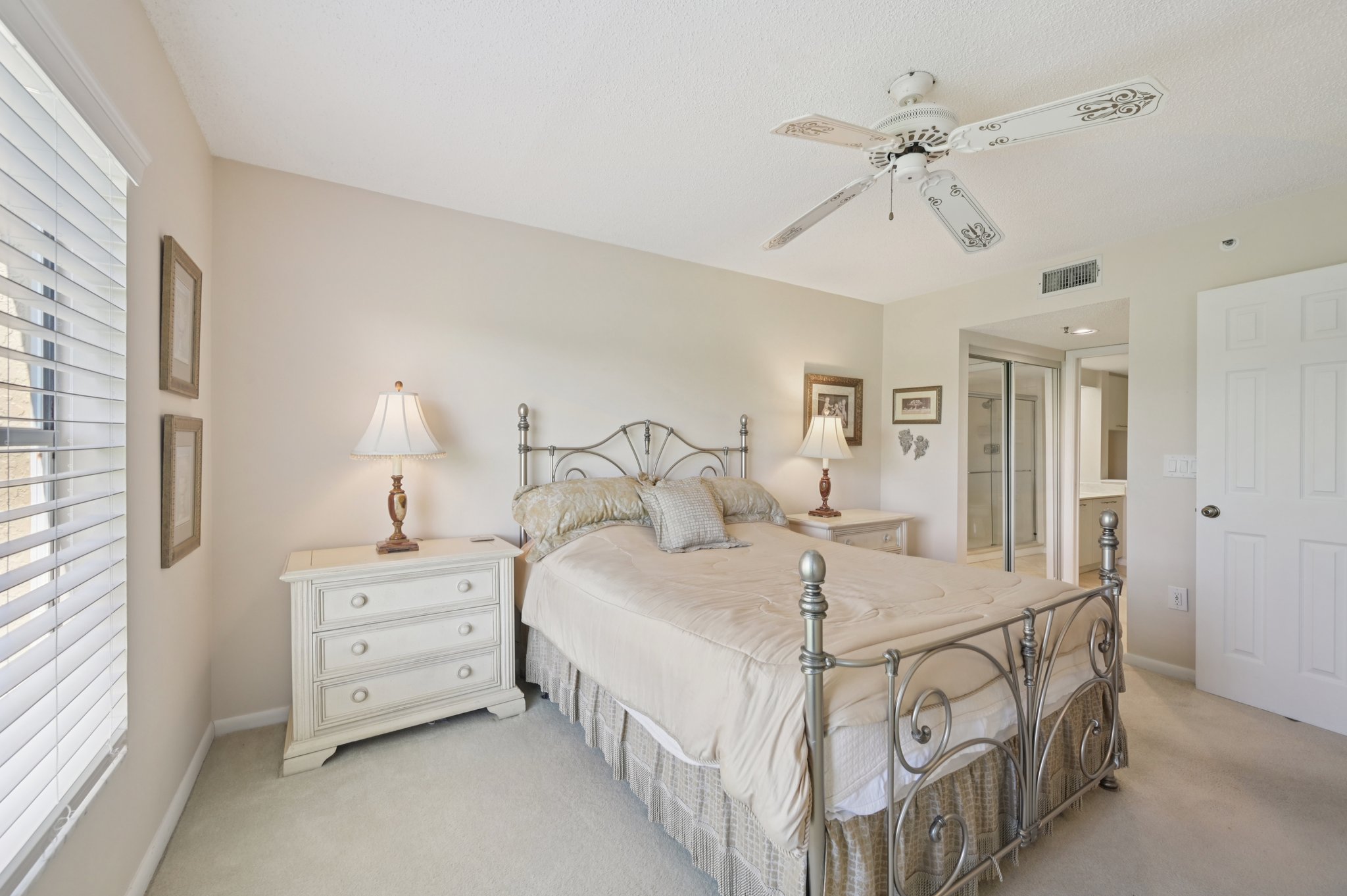 Wexford Blvd 824-S2908-023.jpg