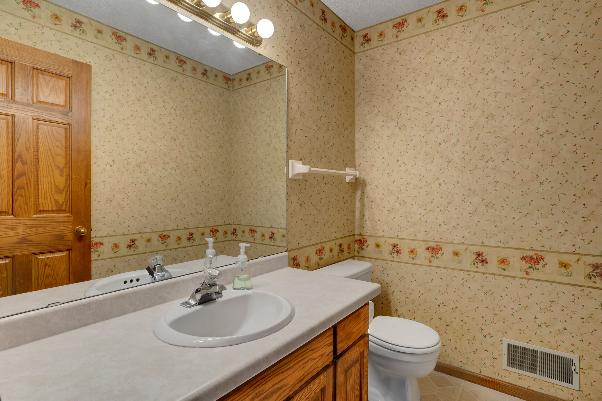 825 Amundson Dr, Stillwater, MN 55082, USA Photo 23