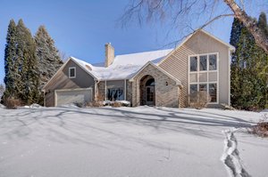 825 Amundson Dr, Stillwater, MN 55082, USA Photo 1