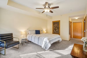 Owner's suite with ceiling fan