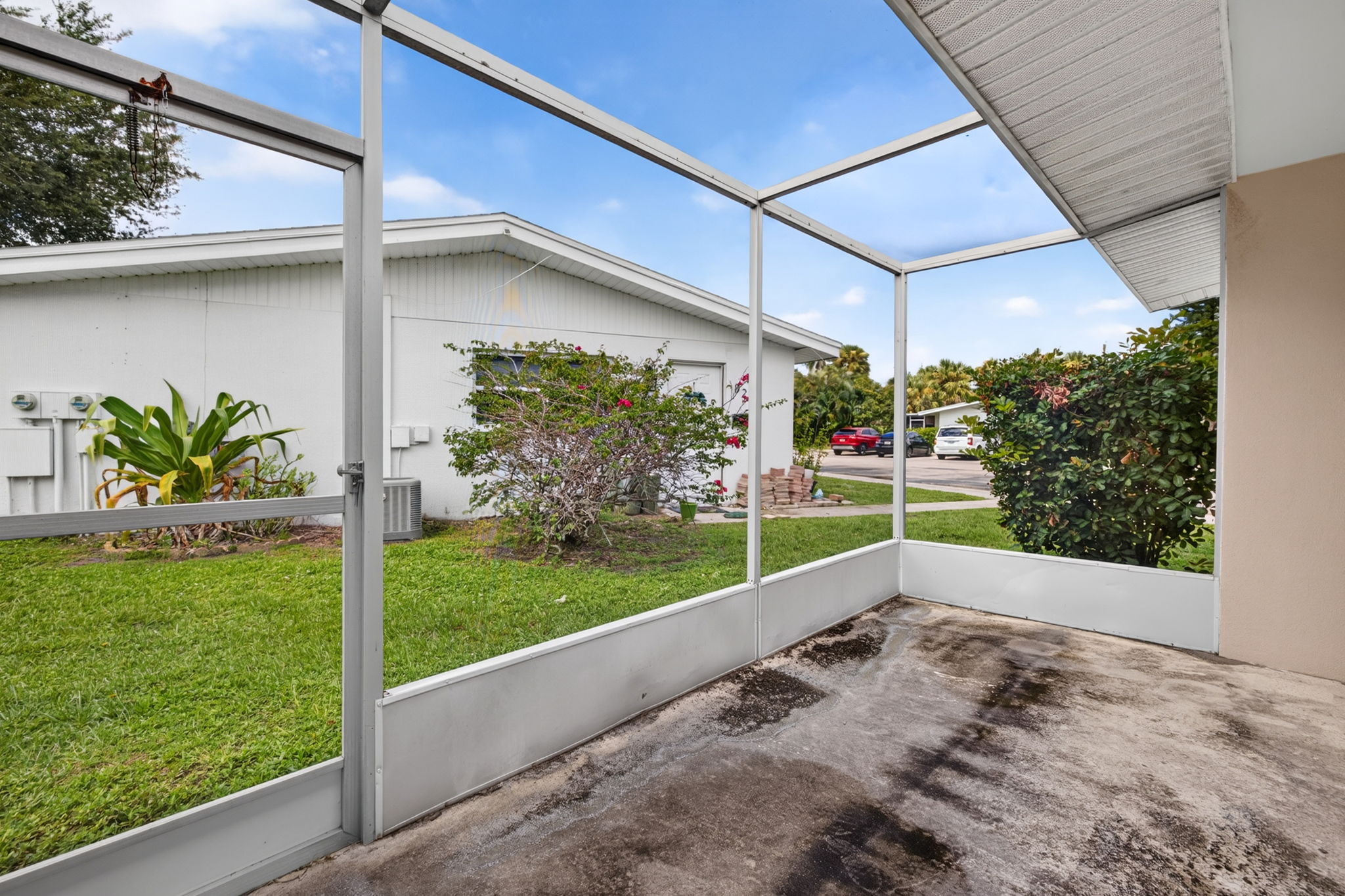 RS - Lanai 1 of 2