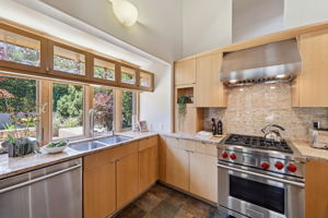 011_F8_825 Woodland Ave