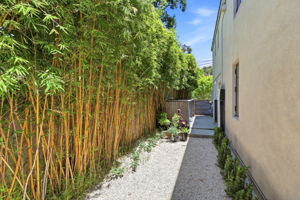 038_F8_825 Woodland Ave
