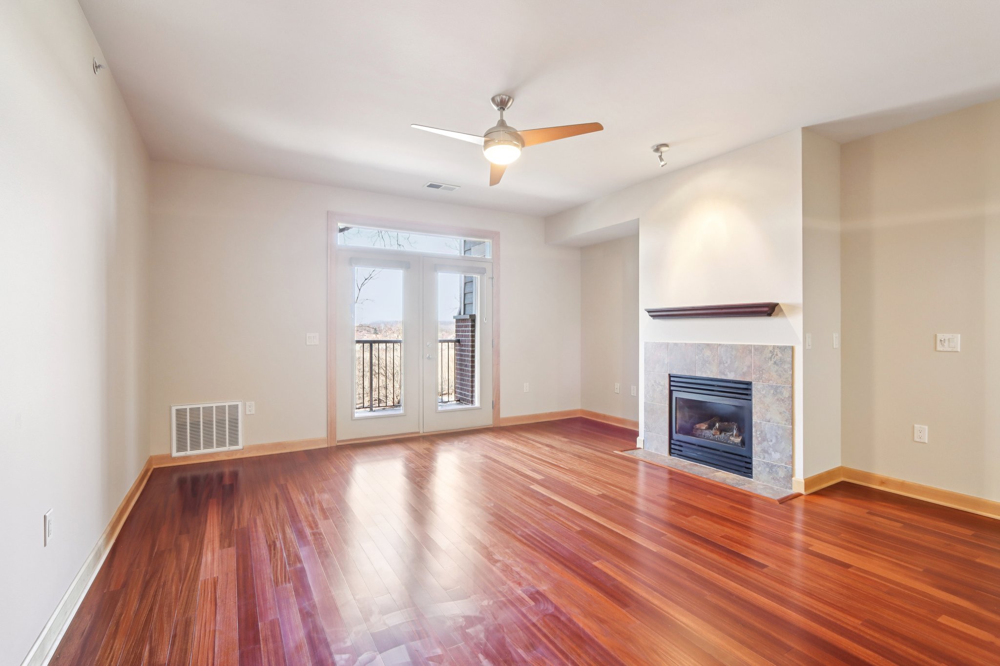 Mayo Dr 210-S2402-009.jpg