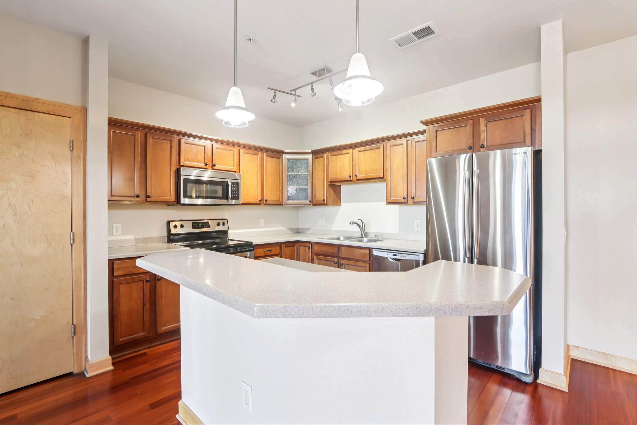 Mayo Dr 210-S2402-013.jpg