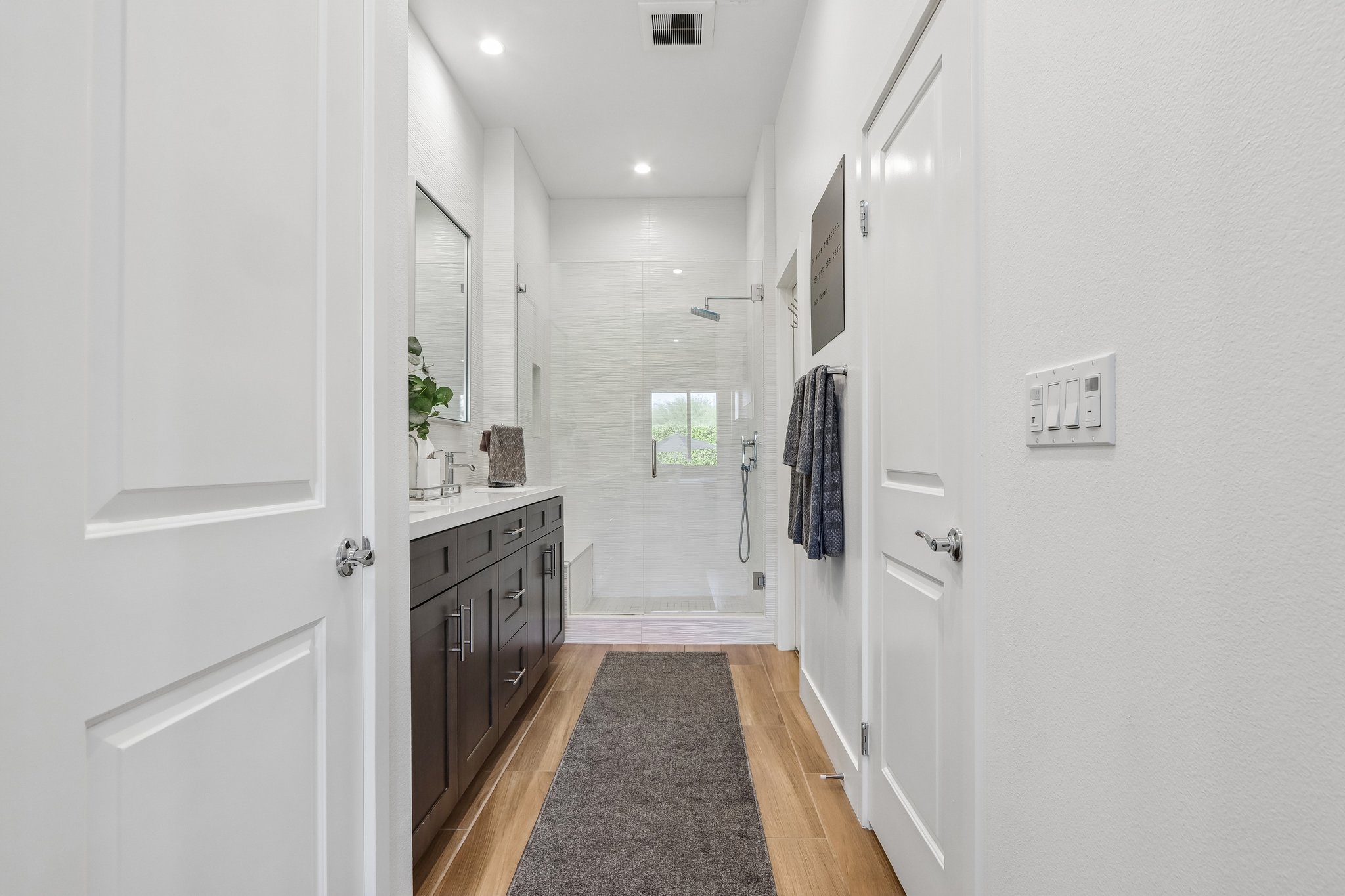 E McCarroll Dr-S2409-038.jpg