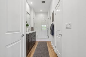 E McCarroll Dr-S2409-038.jpg