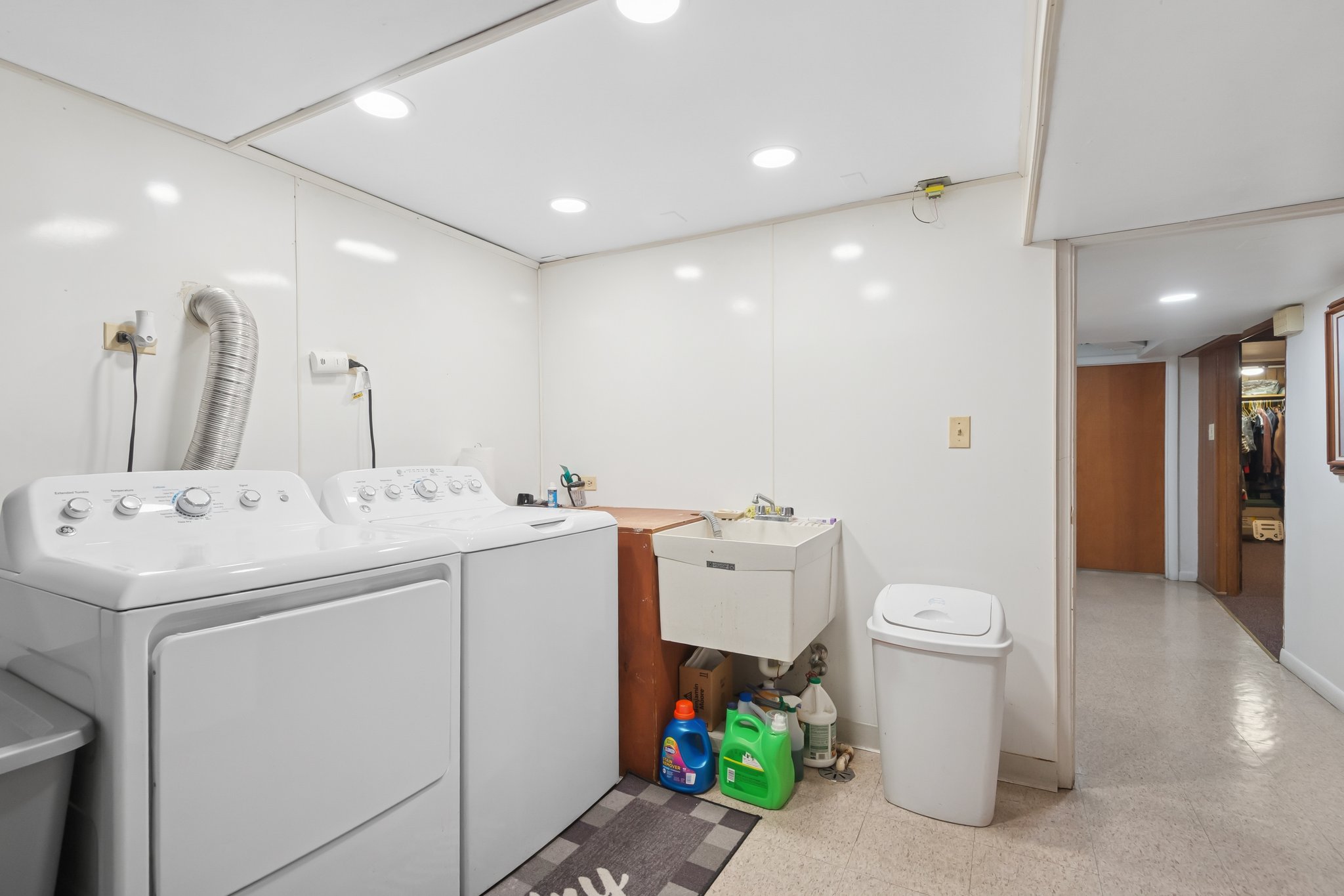 826 Brown Ave_019.jpg