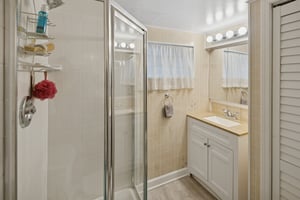 826 Brown Ave_020.jpg