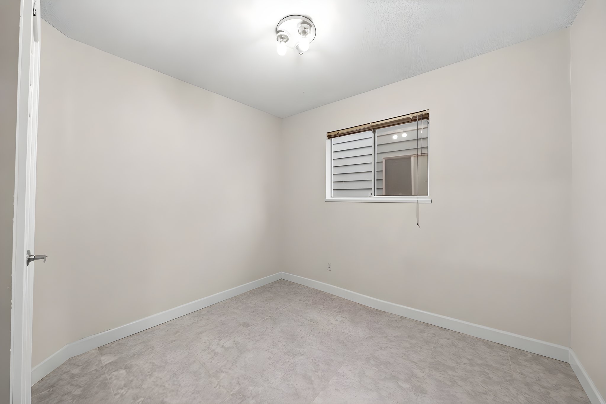 DSC00357 furniture removed.jpeg