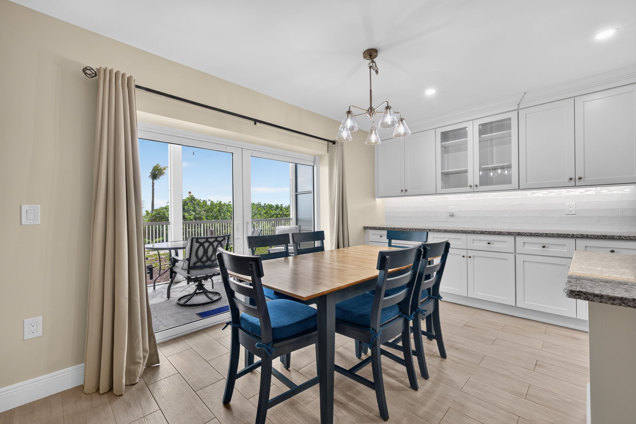9-Dining Room 1 of 2