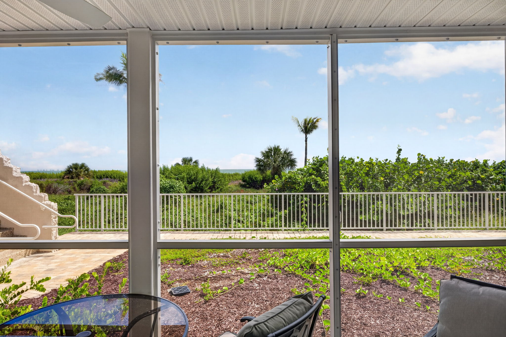 21-Lanai 3 of 6