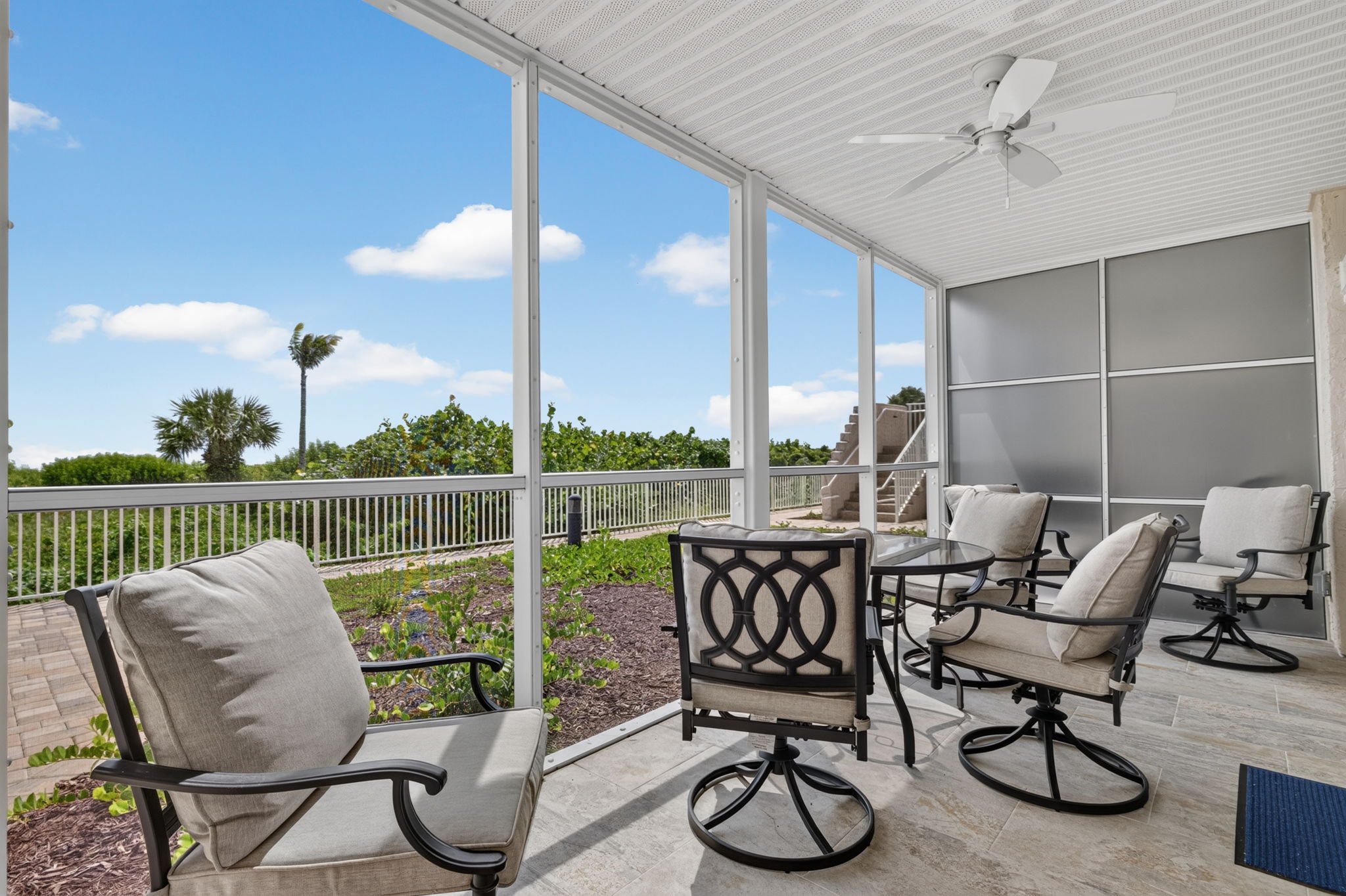 24-Lanai 6 of 6