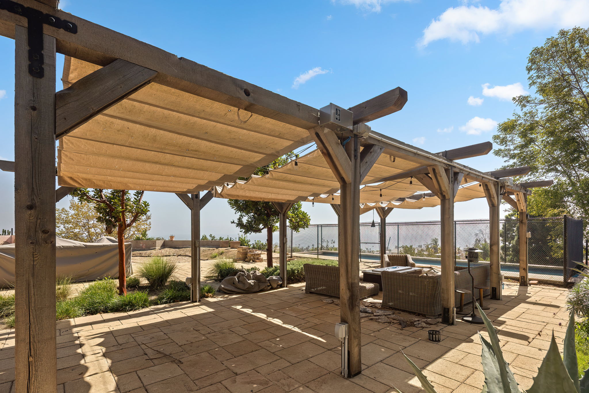 827 Lachman Lane-14