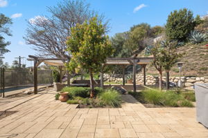 827 Lachman Lane-12