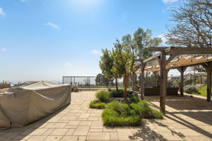 827 Lachman Lane-13