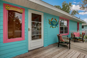 Front Porch/Entrance