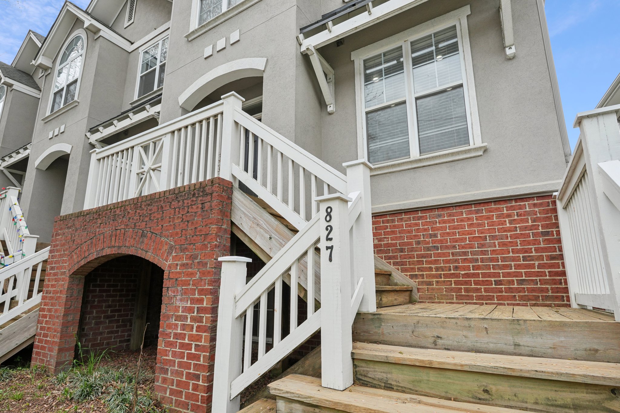 W 4th St-S0104-004.jpg