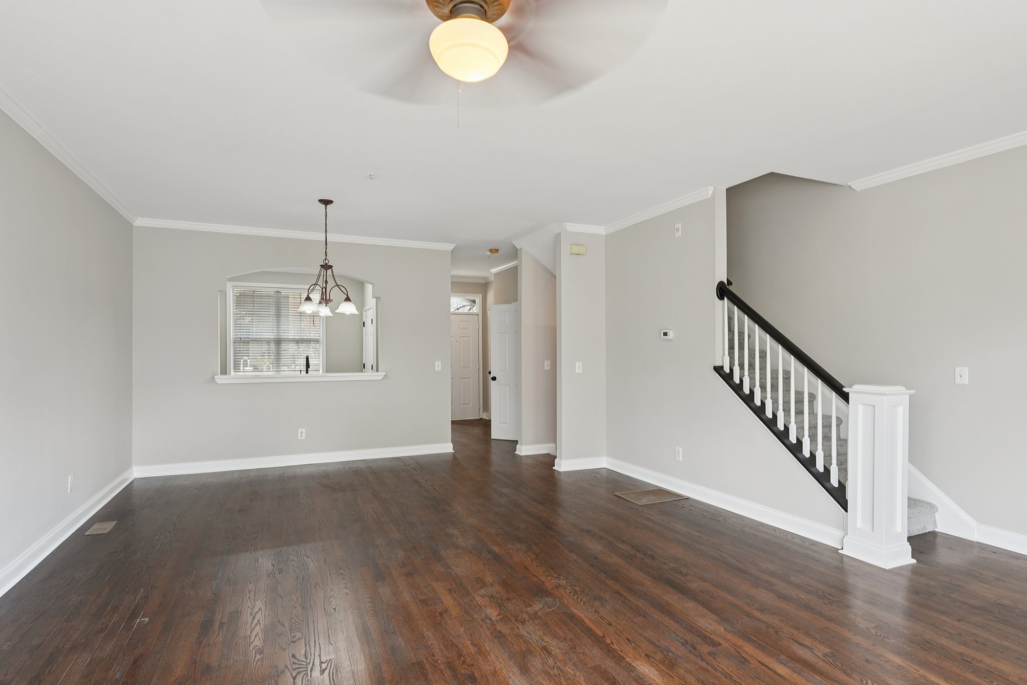 W 4th St-S0104-010.jpg