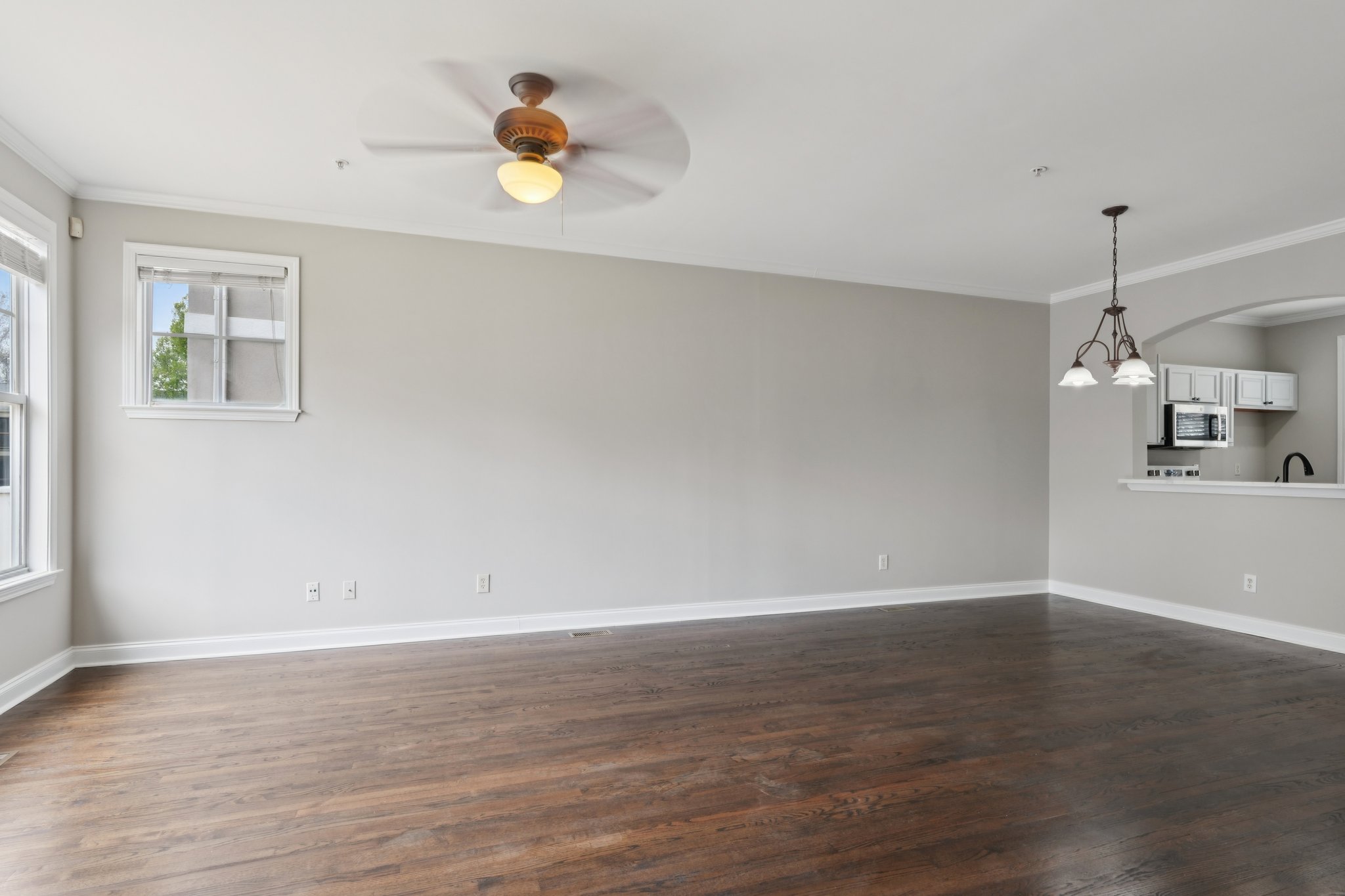 W 4th St-S0104-012.jpg