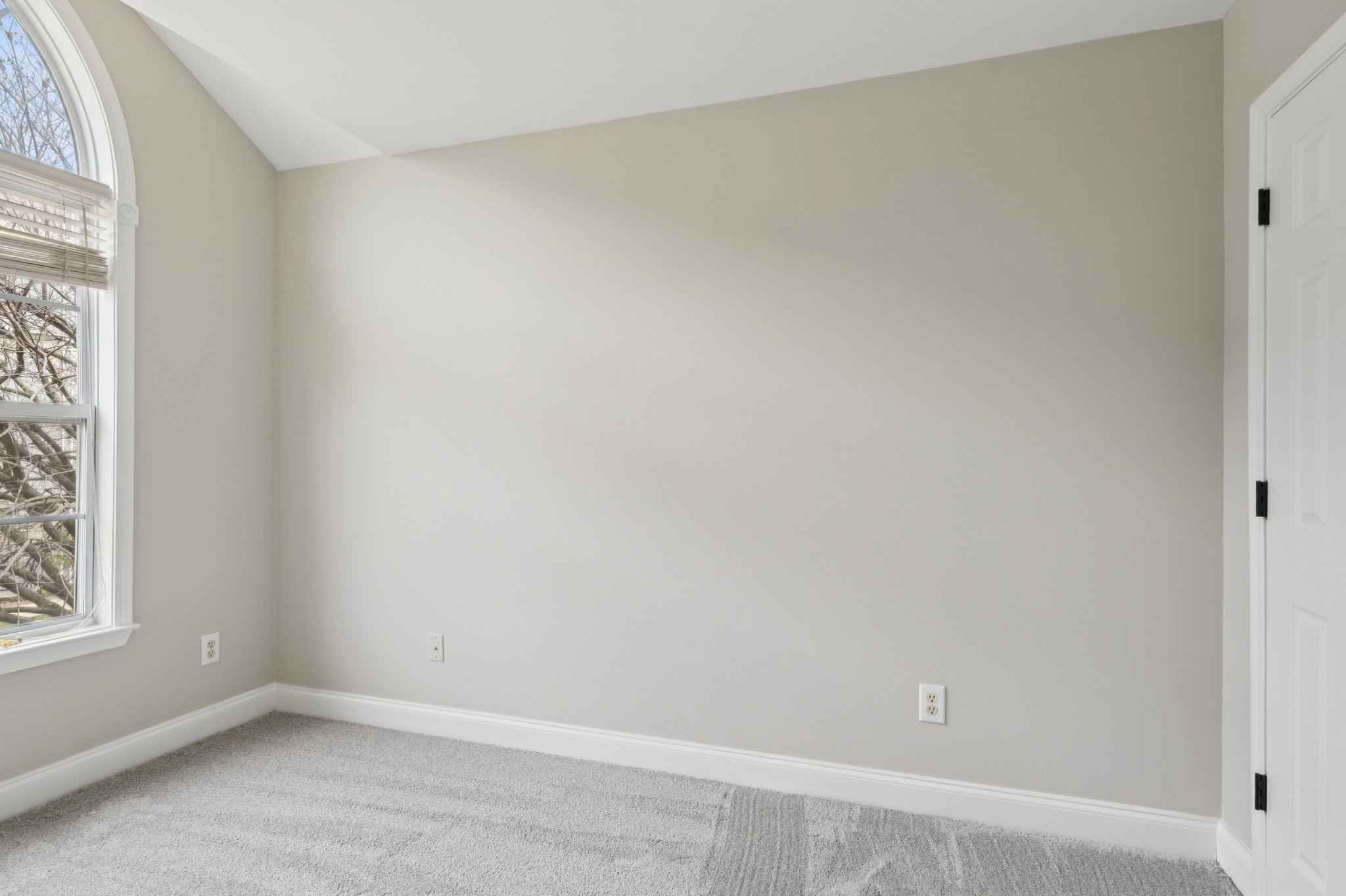 W 4th St-S0104-024.jpg