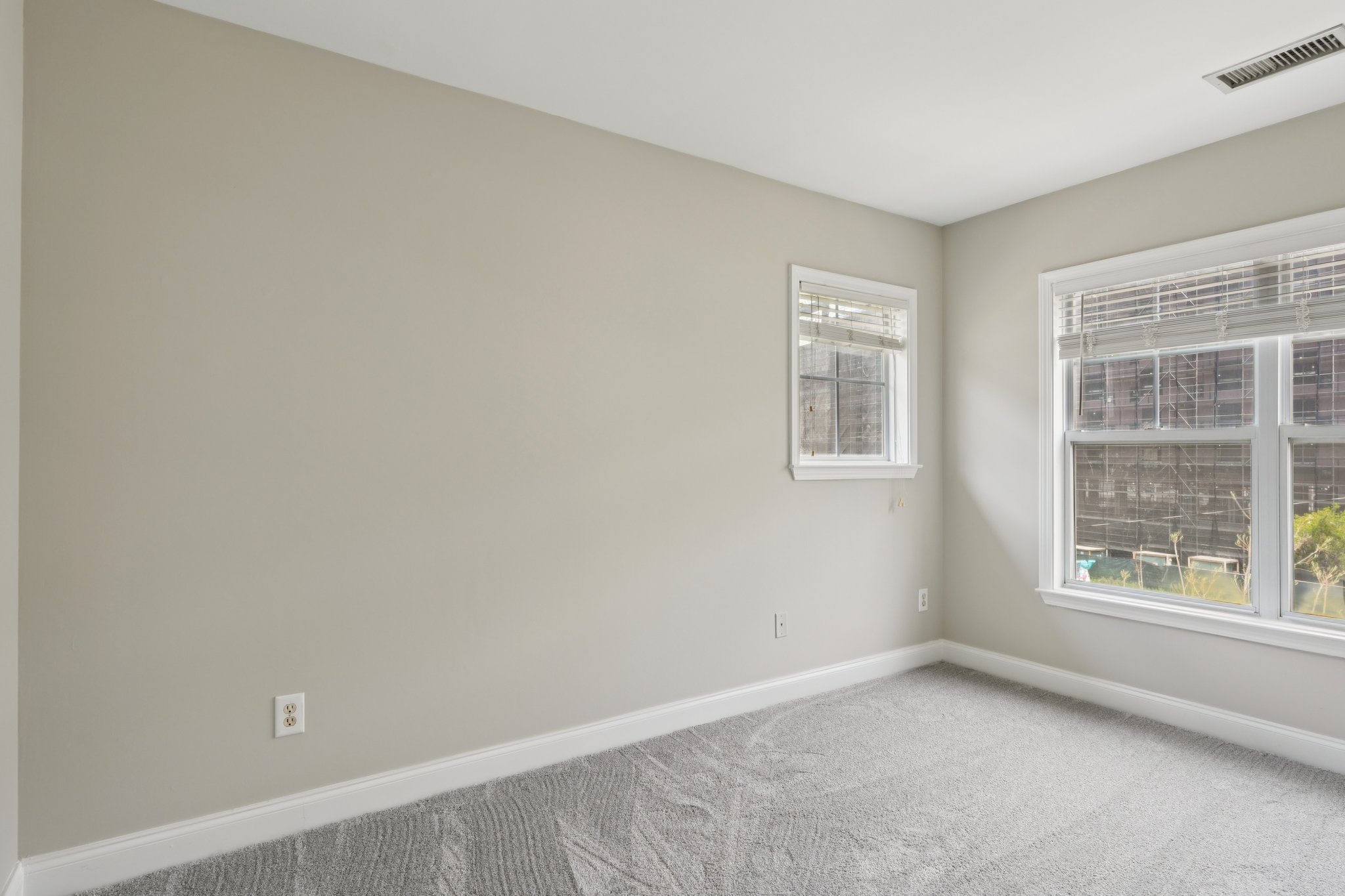 W 4th St-S0104-027.jpg