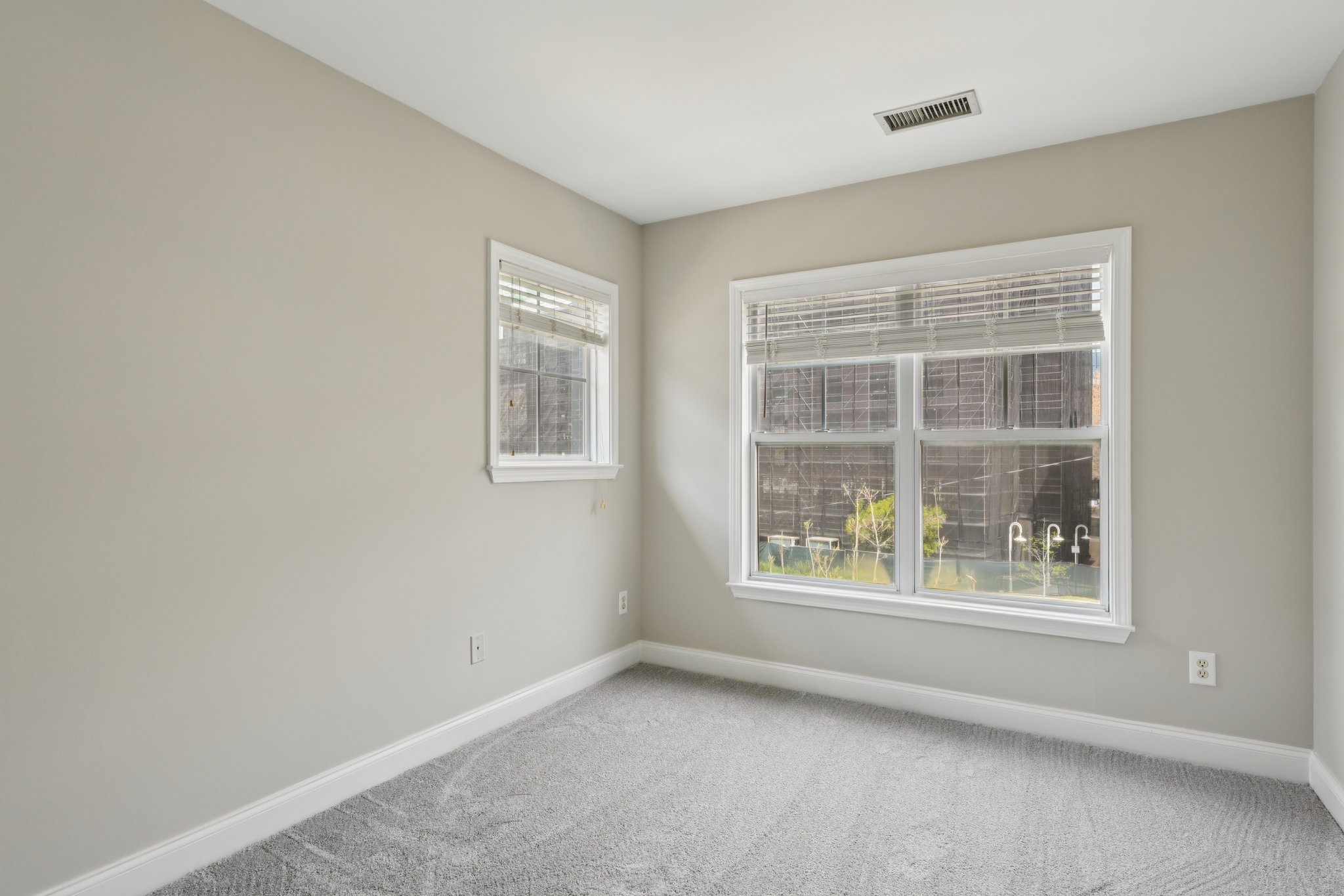 W 4th St-S0104-028.jpg