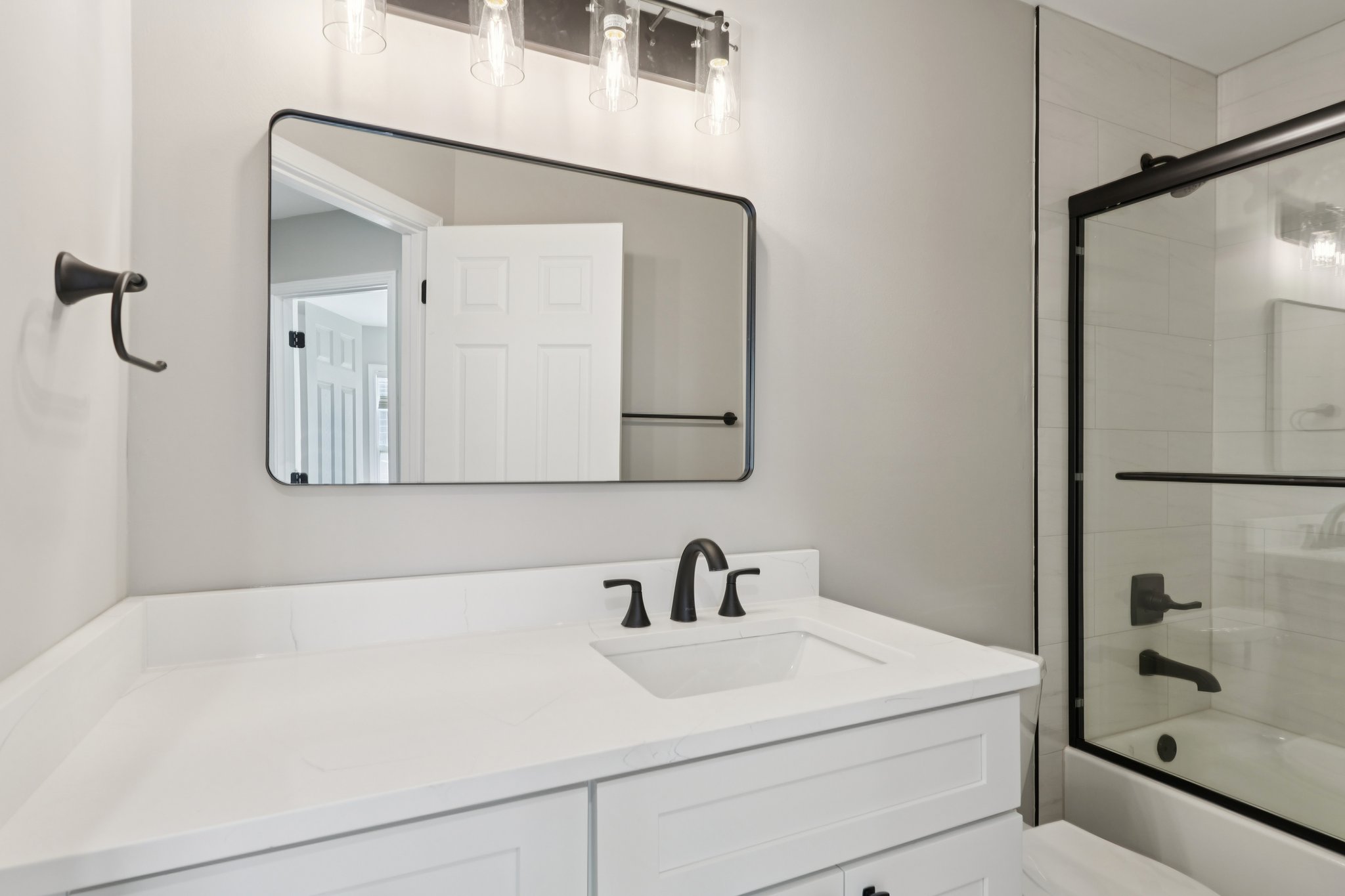 W 4th St-S0104-031.jpg