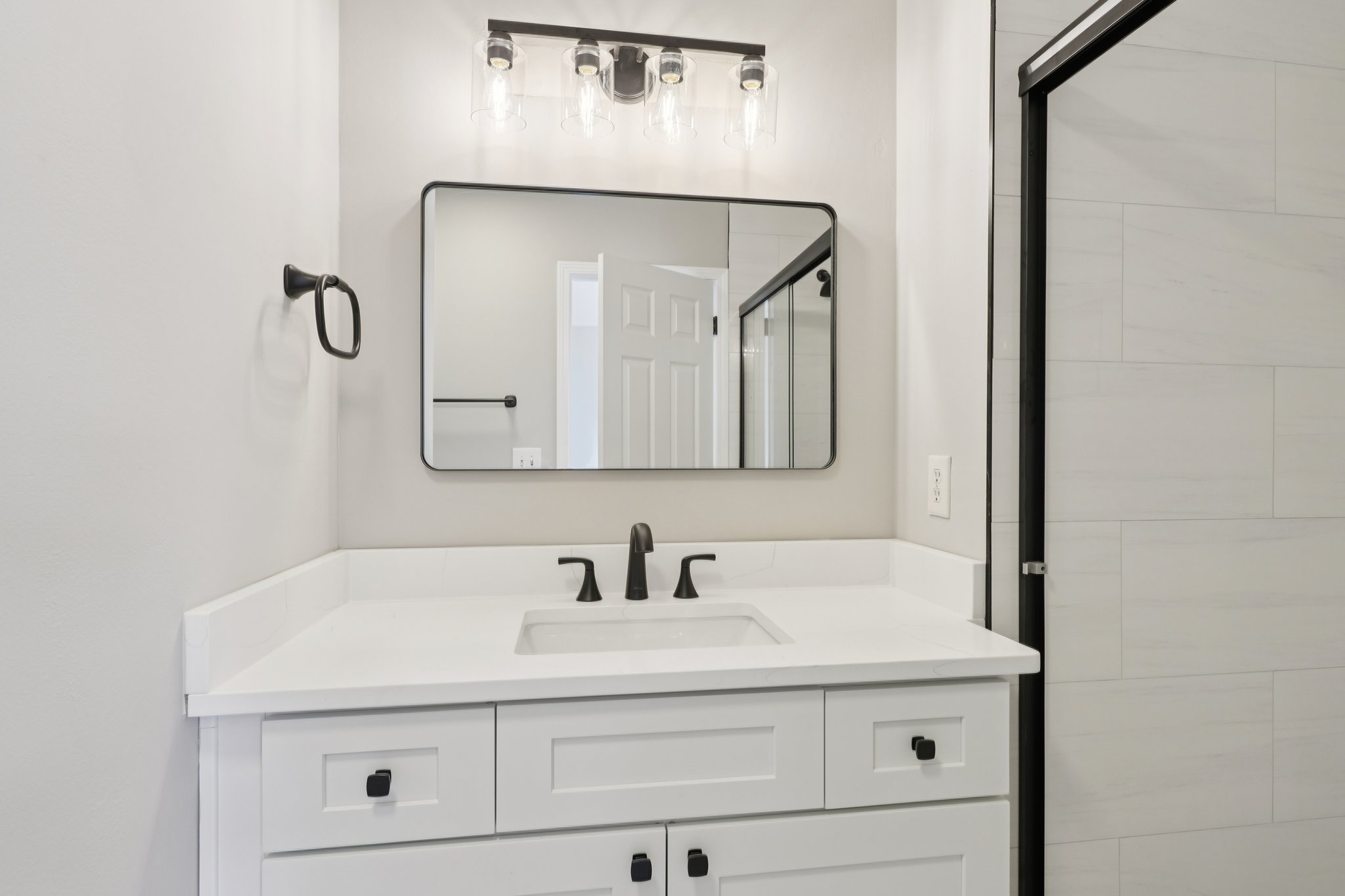 W 4th St-S0104-038.jpg