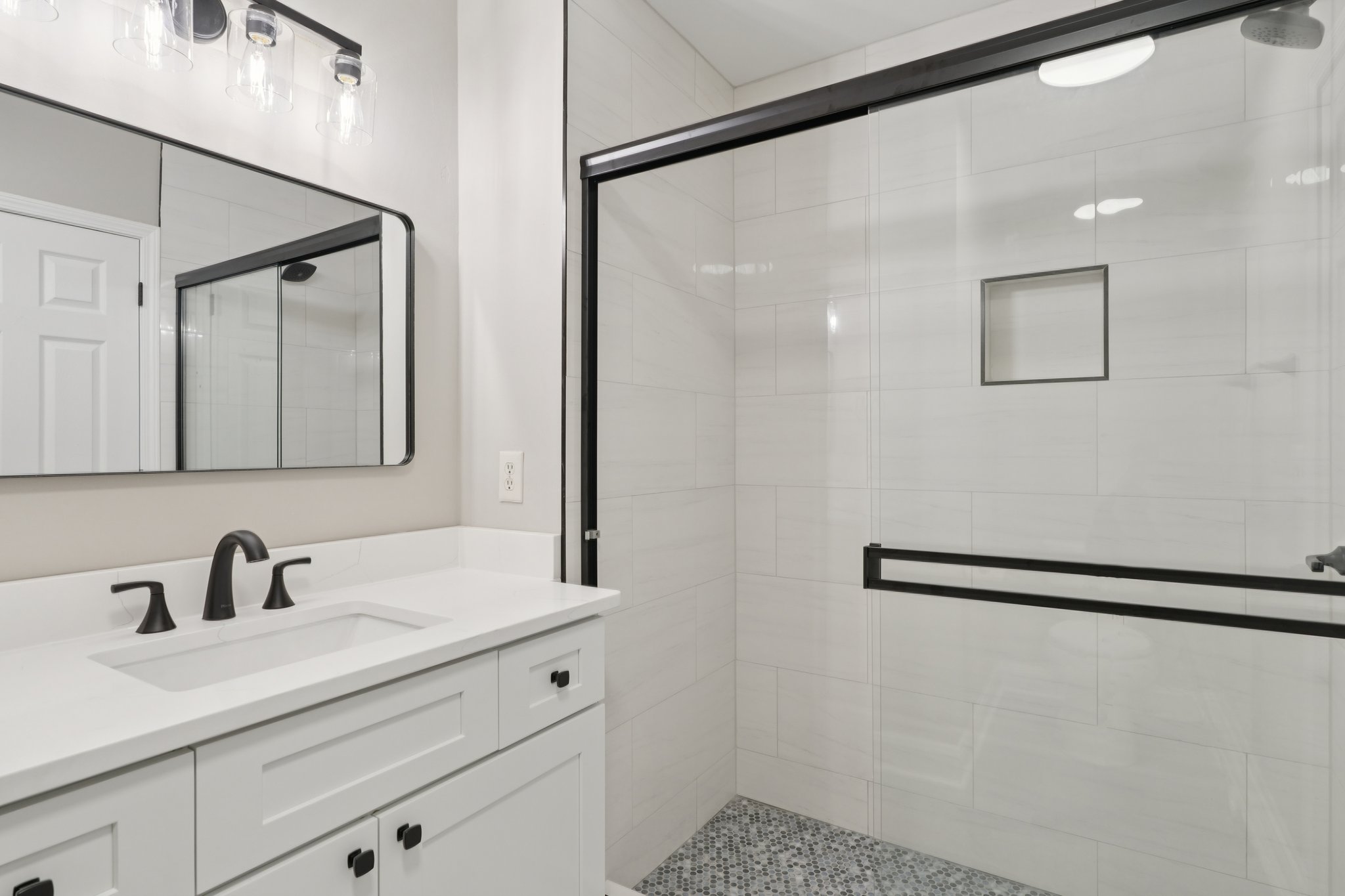 W 4th St-S0104-039.jpg