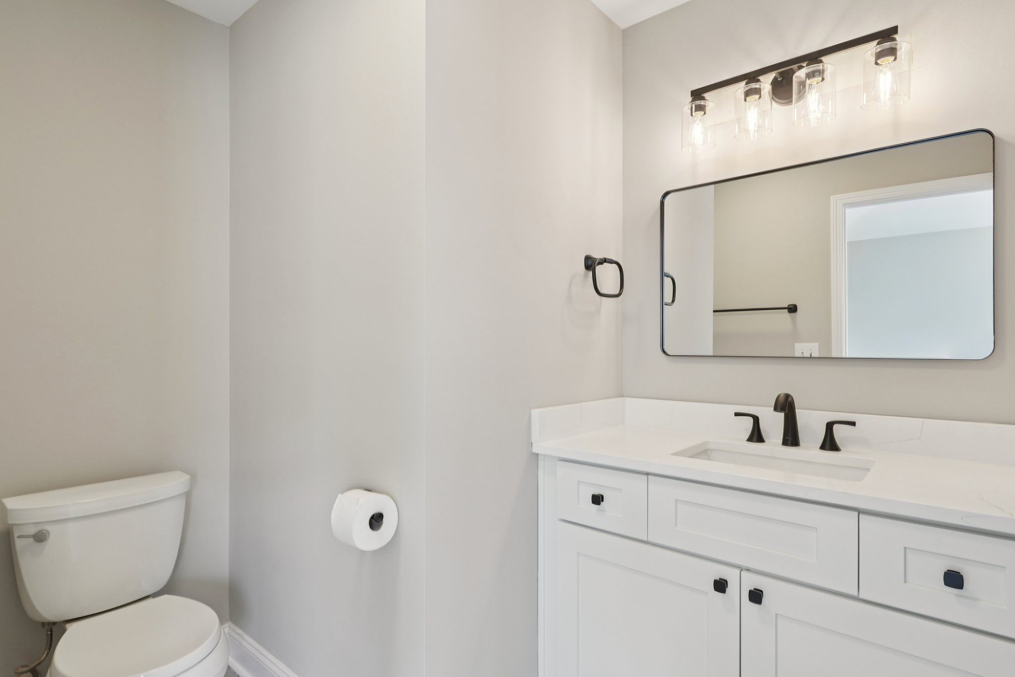 W 4th St-S0104-040.jpg