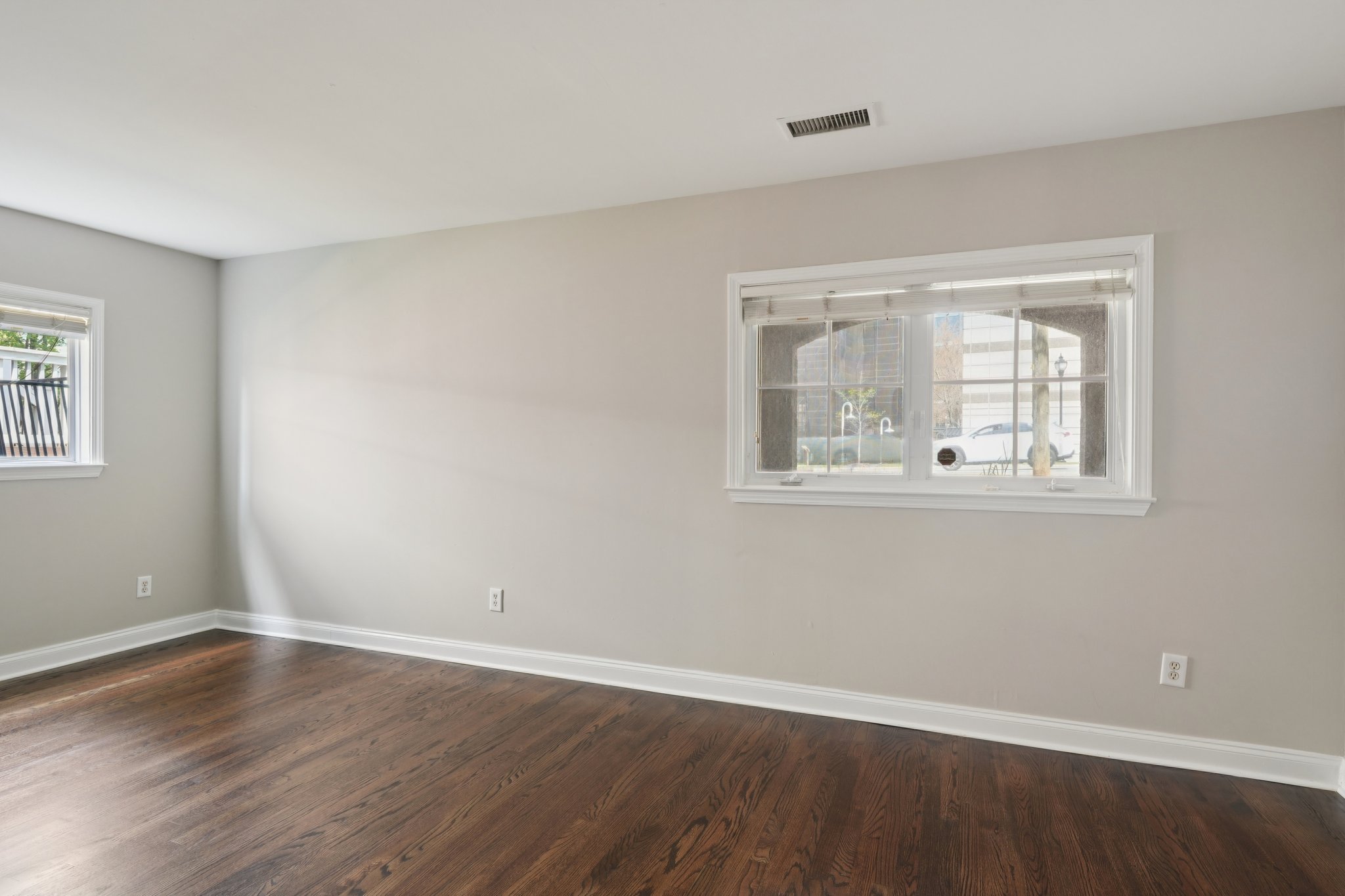 W 4th St-S0104-042.jpg