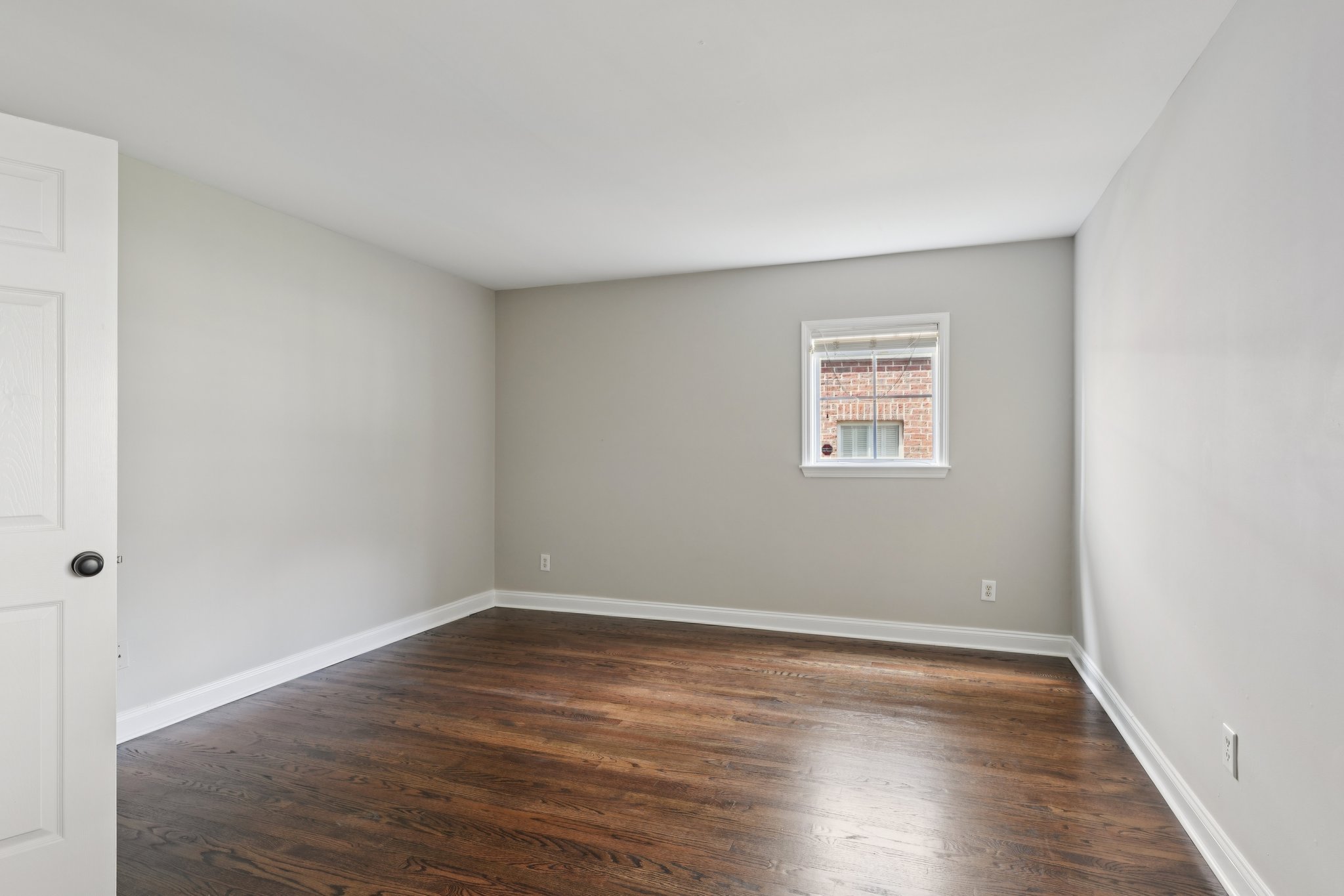 W 4th St-S0104-043.jpg