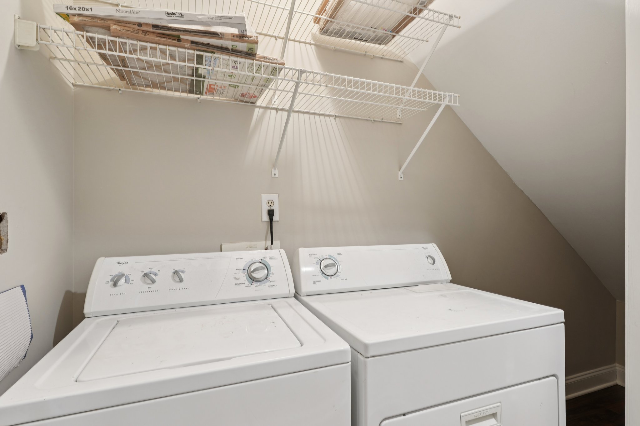 W 4th St-S0104-046.jpg