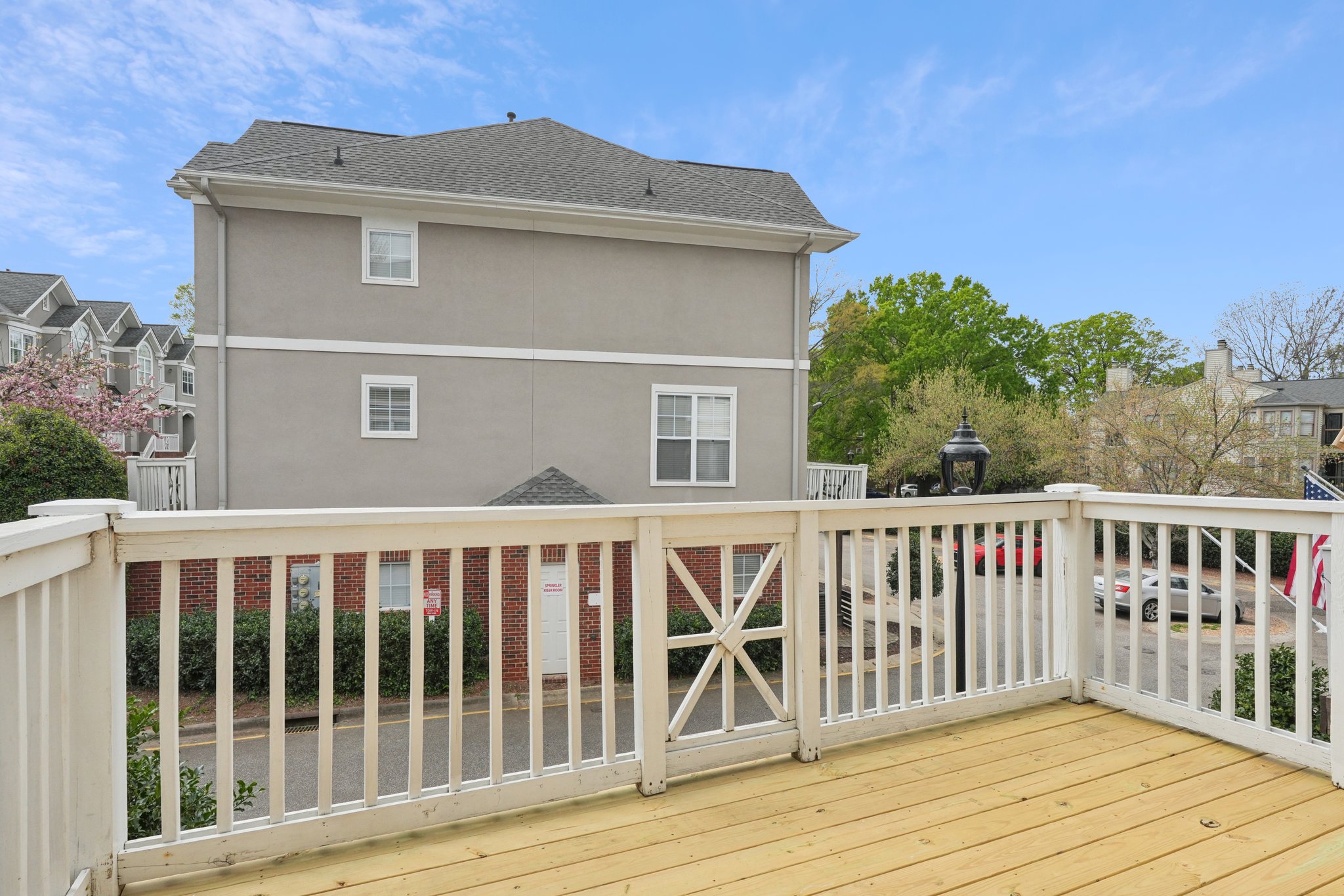 W 4th St-S0104-049.jpg