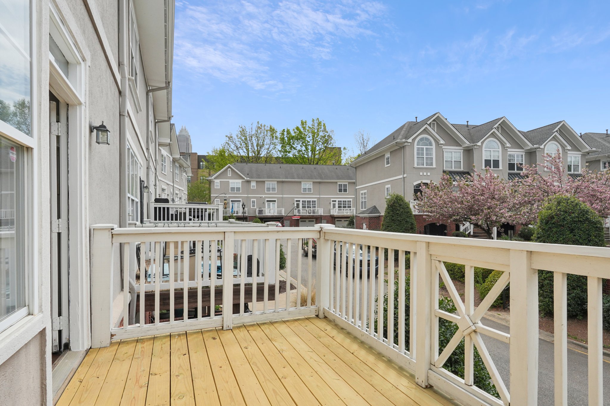 W 4th St-S0104-051.jpg