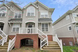 W 4th St-S0104-001.jpg