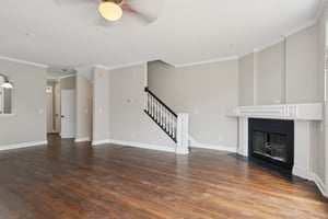 W 4th St-S0104-011.jpg