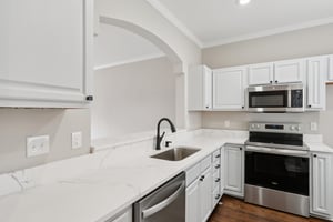 W 4th St-S0104-016.jpg